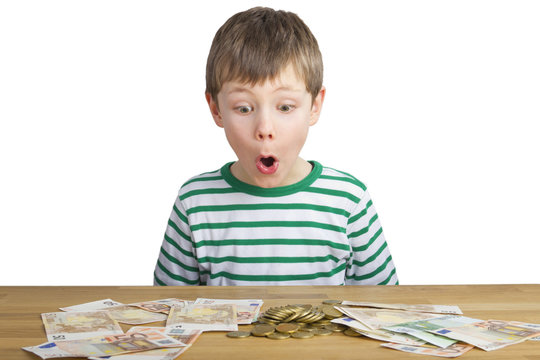Junge staunt &uuml;ber viel Geld