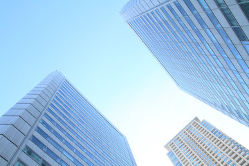 高層ビルと青空