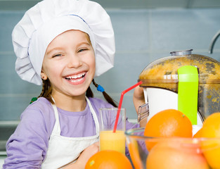 girl  making fresh juice