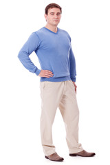 Erwachsener Mann in Freizeitkleidung mit blauem Pullover isolier