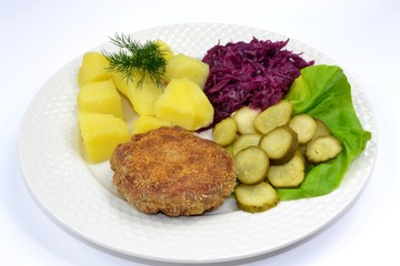 kotlet mielony z ziemniakami,ogórkiem i kapustą
