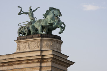 Fototapeta na wymiar Budapest - Piazza degli eroi - statua