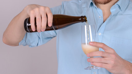 bier einschenken