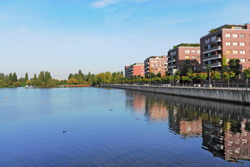 Obraz premium Wohnen am Wasser