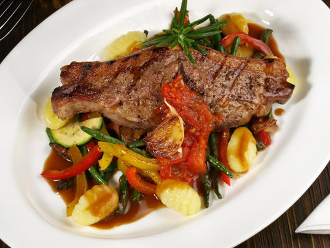Lammr&uuml;ckensteak
