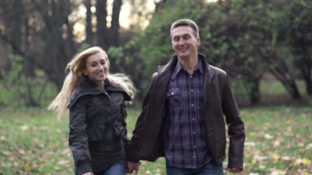 Happy couple hugging in the park, slow motion, shot at 240fps