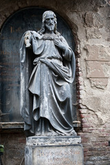 Fototapeta na wymiar Rze¼ba anioła na cmentarzu starej Pradze