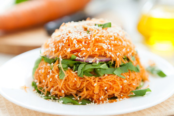 Salad of carrots and spinach