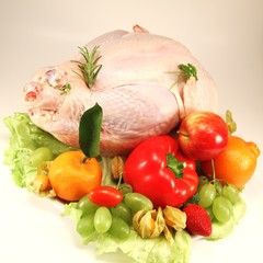 Vorbereitung - gefüllter Truthahn auf Salatbett