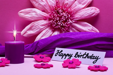 lila altrosa hintergrund mit schild zum geburtstag