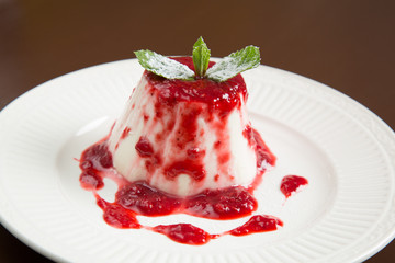 Panna Cotta with fresh strawberry jam