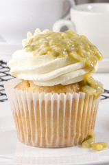 Vanille Cupcake mit Buttercreme und Passionsfrucht