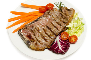 Bistecca di manzo e contorno di verdure