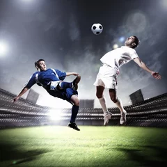 Schilderijen op glas twee voetballers die de bal slaan © Sergey Nivens