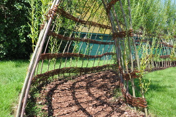 Kids tunnel made from willow
