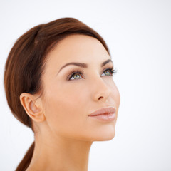 Obraz premium Beautiful serene woman daydreaming