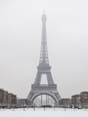 Fototapeta na wymiar Zima w Paryżu