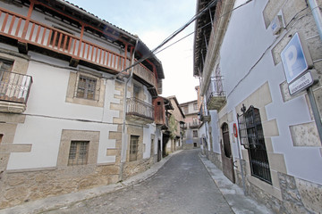 Calle típica de Candelario, Salamanca, España