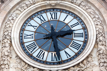 alte Uhr am Museum Orsay in Paris