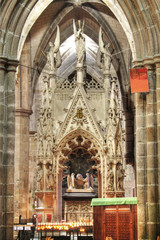 Fototapeta na wymiar Wewnątrz katedry Tréguier
