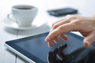 Obraz premium finger touching screen on tablet-pc