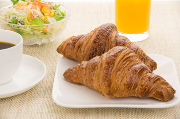 クロワッサン朝食