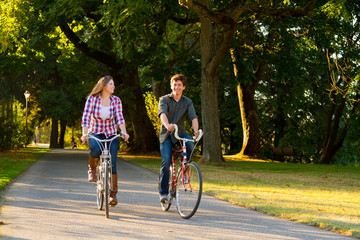 Obraz premium Couple with Bikes