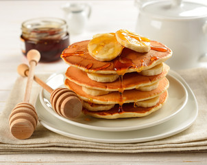 Pancakes with banana and honey