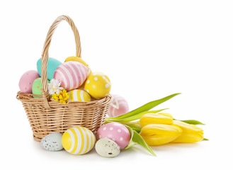Basket with easter eggs - 48714458