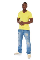 Attraktiver dunkelh&auml;utiger junger Mann