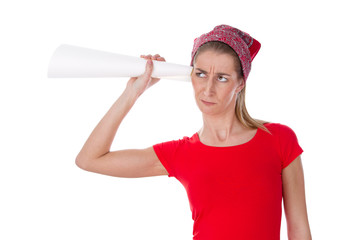 Wie bitte - Frau isoliert in Rot