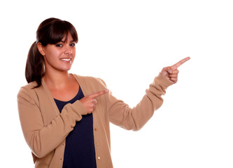 Smiling woman with fringes pointing to her left