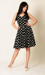 elegante Frau im Kleid