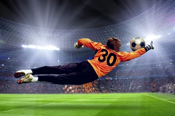 Selbstklebende Fototapeten Fußballtormann auf dem Stadionfeld © Andrii IURLOV