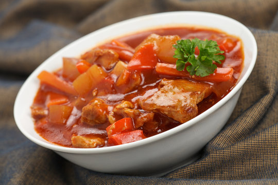 Schweinefleisch s&uuml;&szlig;-sauer