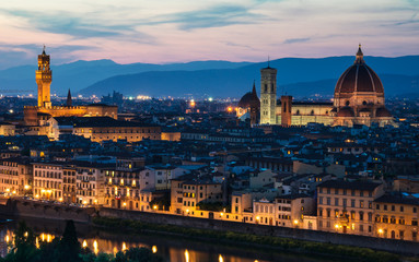 Fototapeta na wymiar Florence wgląd nocy, Włochy