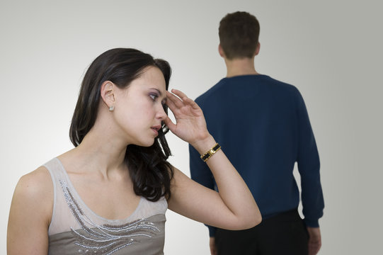 Femme émue après une dispute avec son conjoint