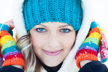 Closeup Portrait of Attractive young woman in wintertime outdoor - 48759490