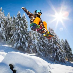 Rollo auf Neuschnee springen © Silvano Rebai