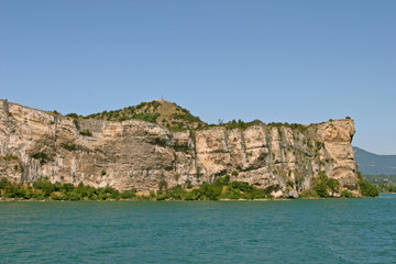 Fototapeta na wymiar Manerba Rock, Jezioro Garda