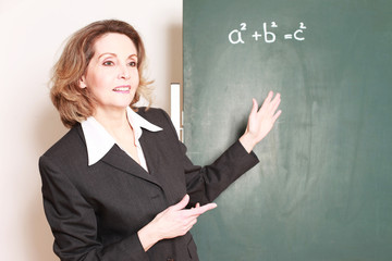Mathematik Lehrerin an der Tafel