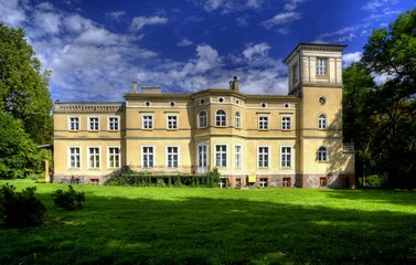 Fototapeta na wymiar Pałac w Uzarzewo w Wielkopolsce, Polska