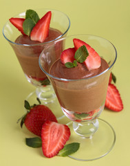 chocolate mousse with strawberries