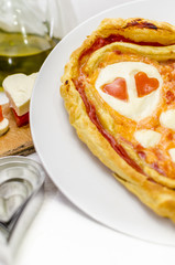 Pizza San Valentino cuore di pomodoro