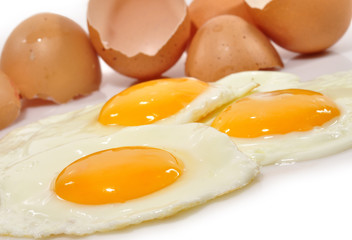 Detalle de huevos fritos.