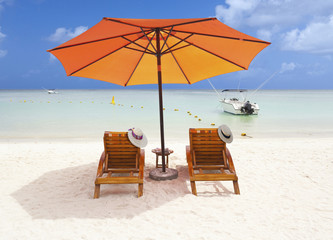 parasol sur plage de l'île Maurice