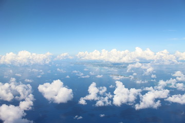 Fototapeta na wymiar Ponad chmurami