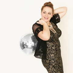 Frau im Disco-outfit