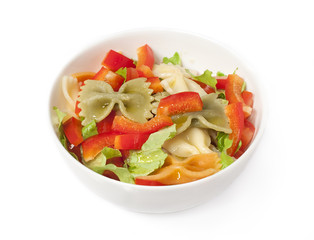 farfalle with peppers and  lettuce
