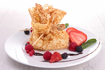 crepe with berries
